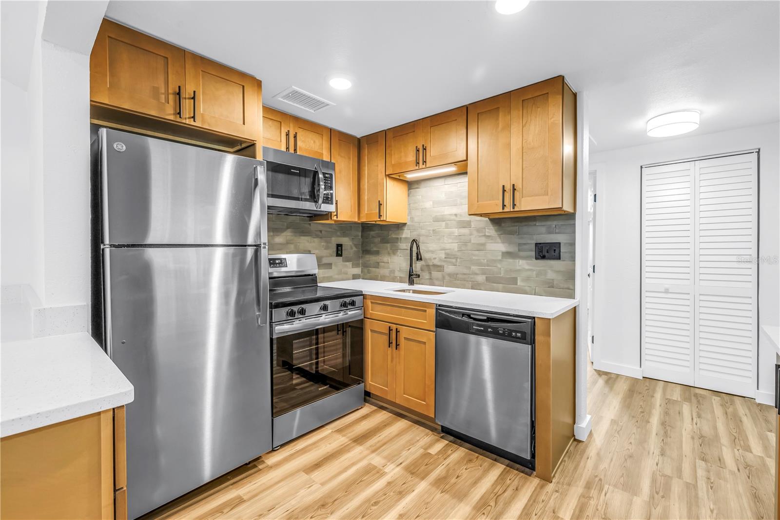 Image 14 of 42 For 8616 Orangeview Avenue