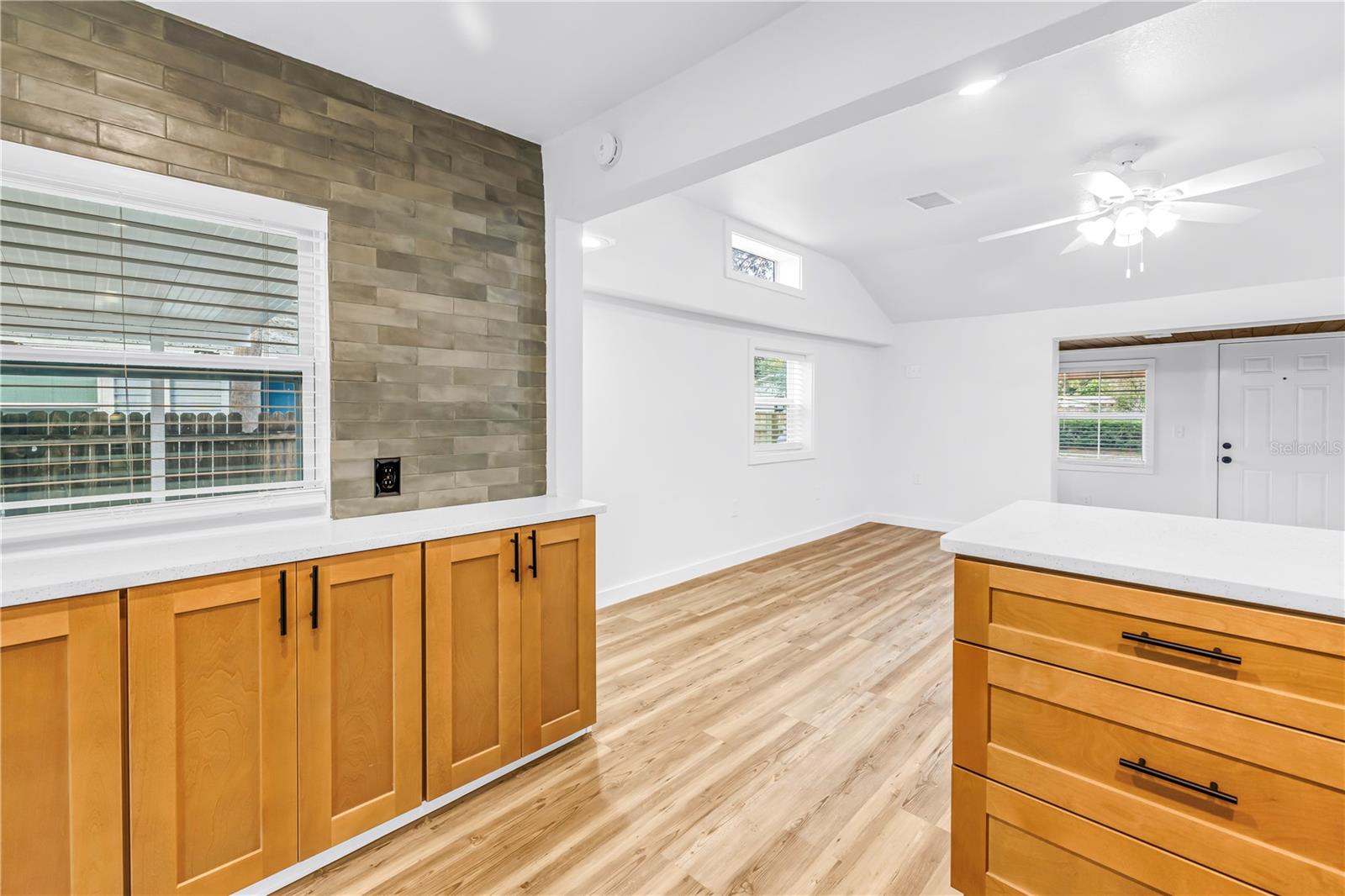 Image 15 of 42 For 8616 Orangeview Avenue