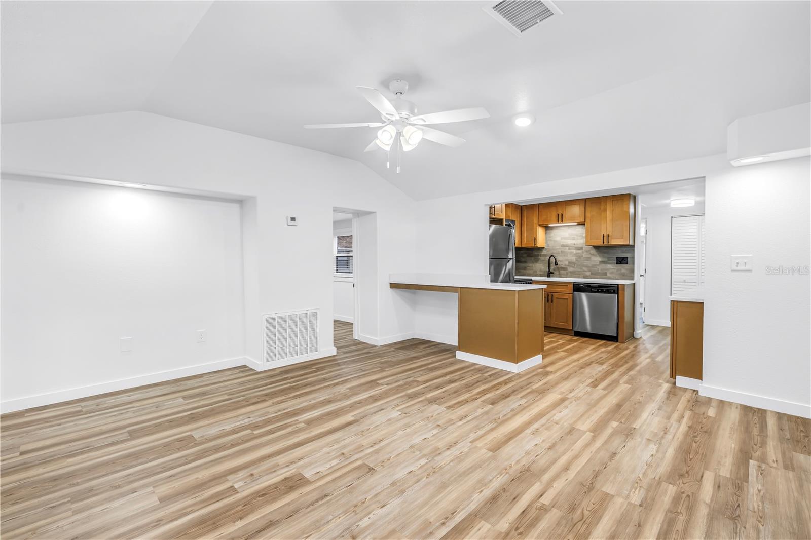 Image 19 of 42 For 8616 Orangeview Avenue