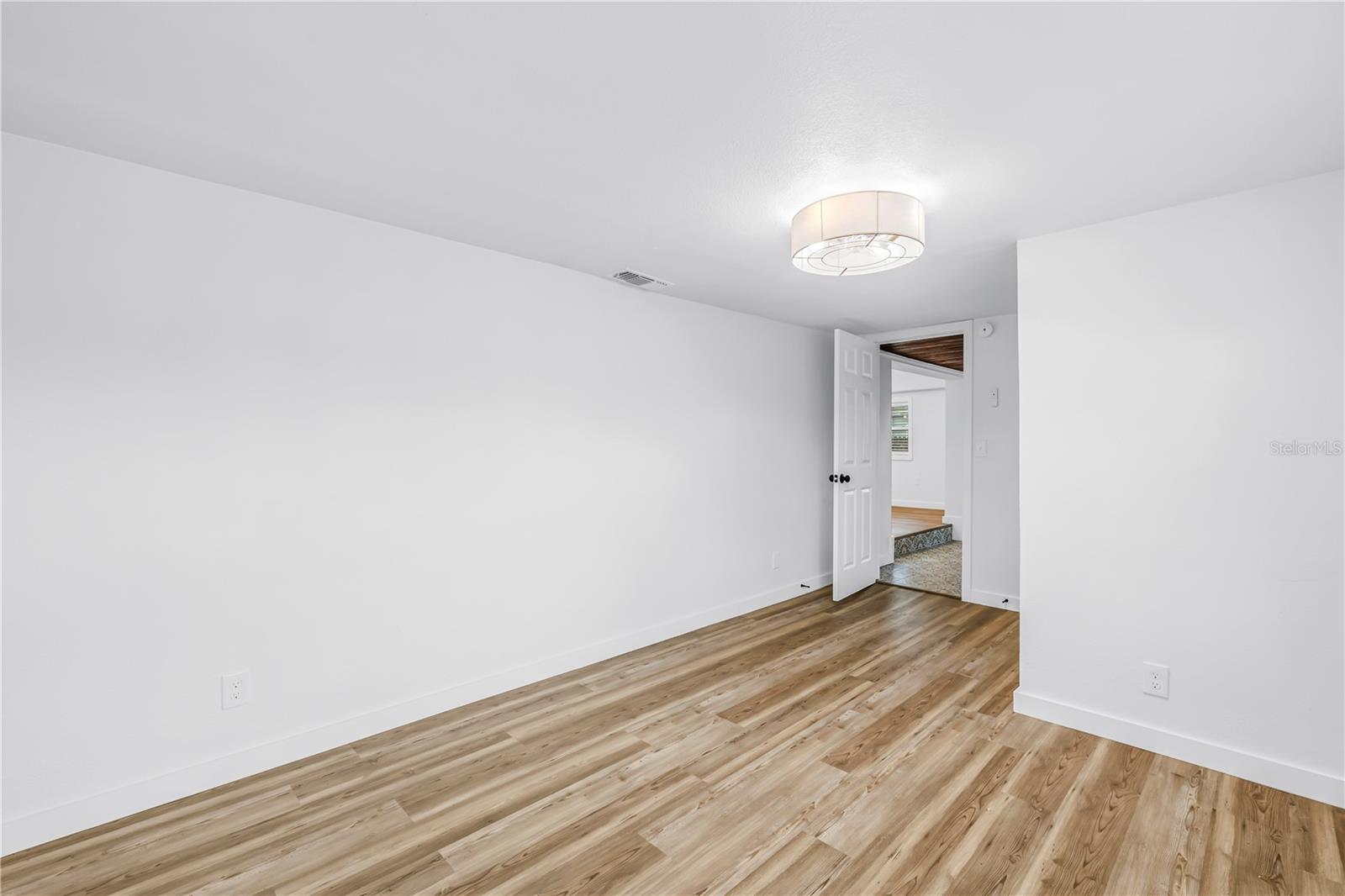 Image 21 of 42 For 8616 Orangeview Avenue