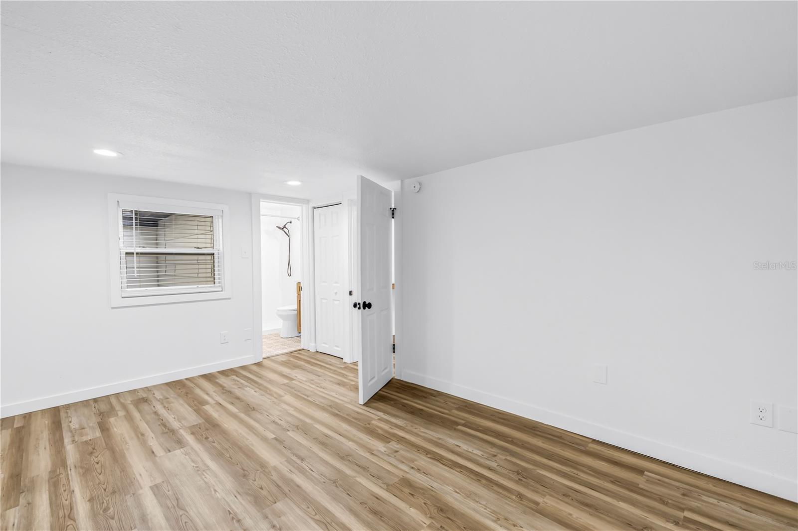 Image 23 of 42 For 8616 Orangeview Avenue