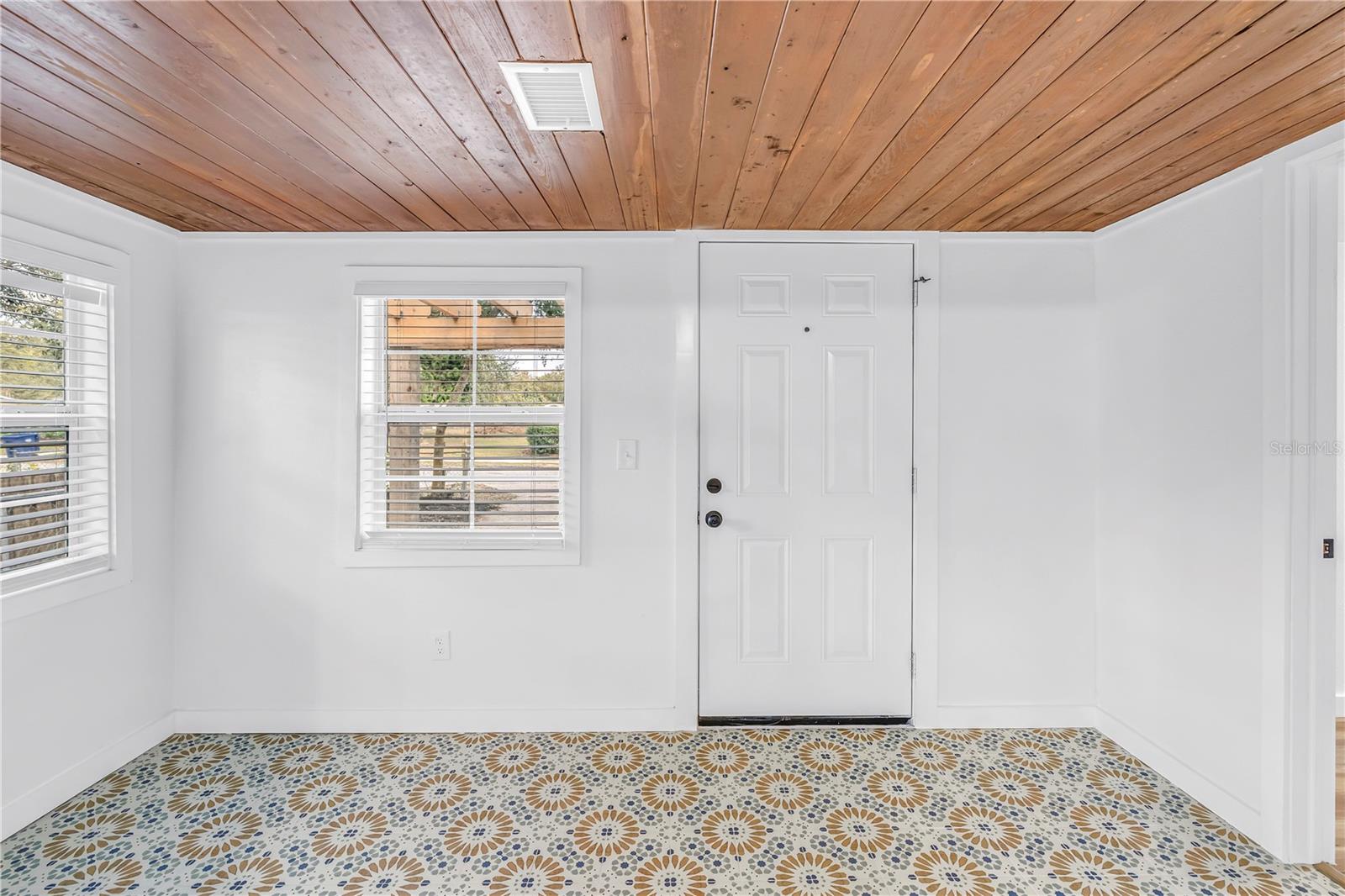 Image 8 of 42 For 8616 Orangeview Avenue