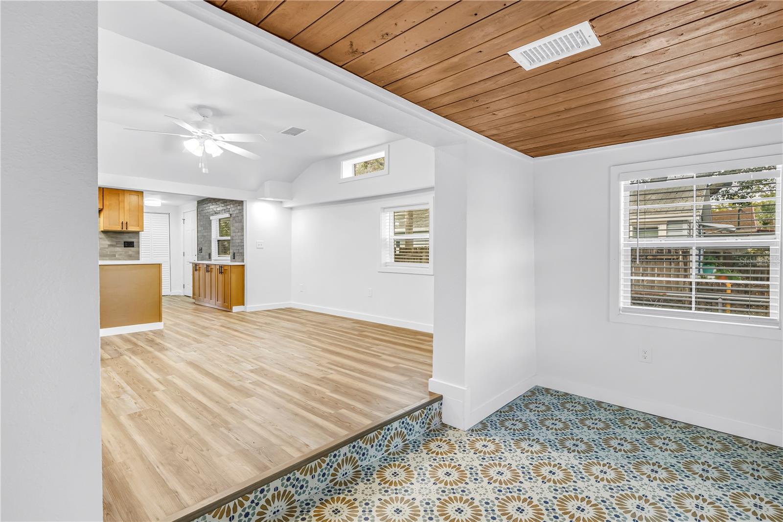 Image 9 of 42 For 8616 Orangeview Avenue