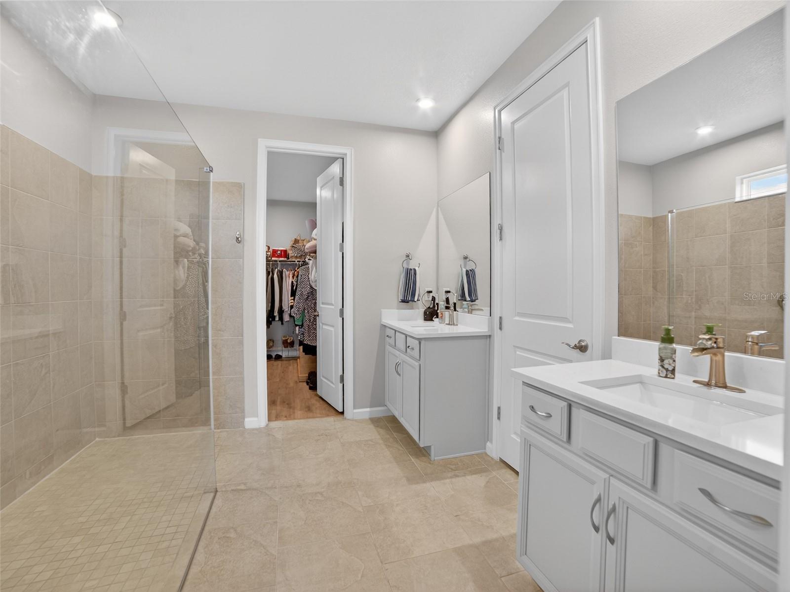 Image 21 of 50 For 3760 Maxwell Park Drive