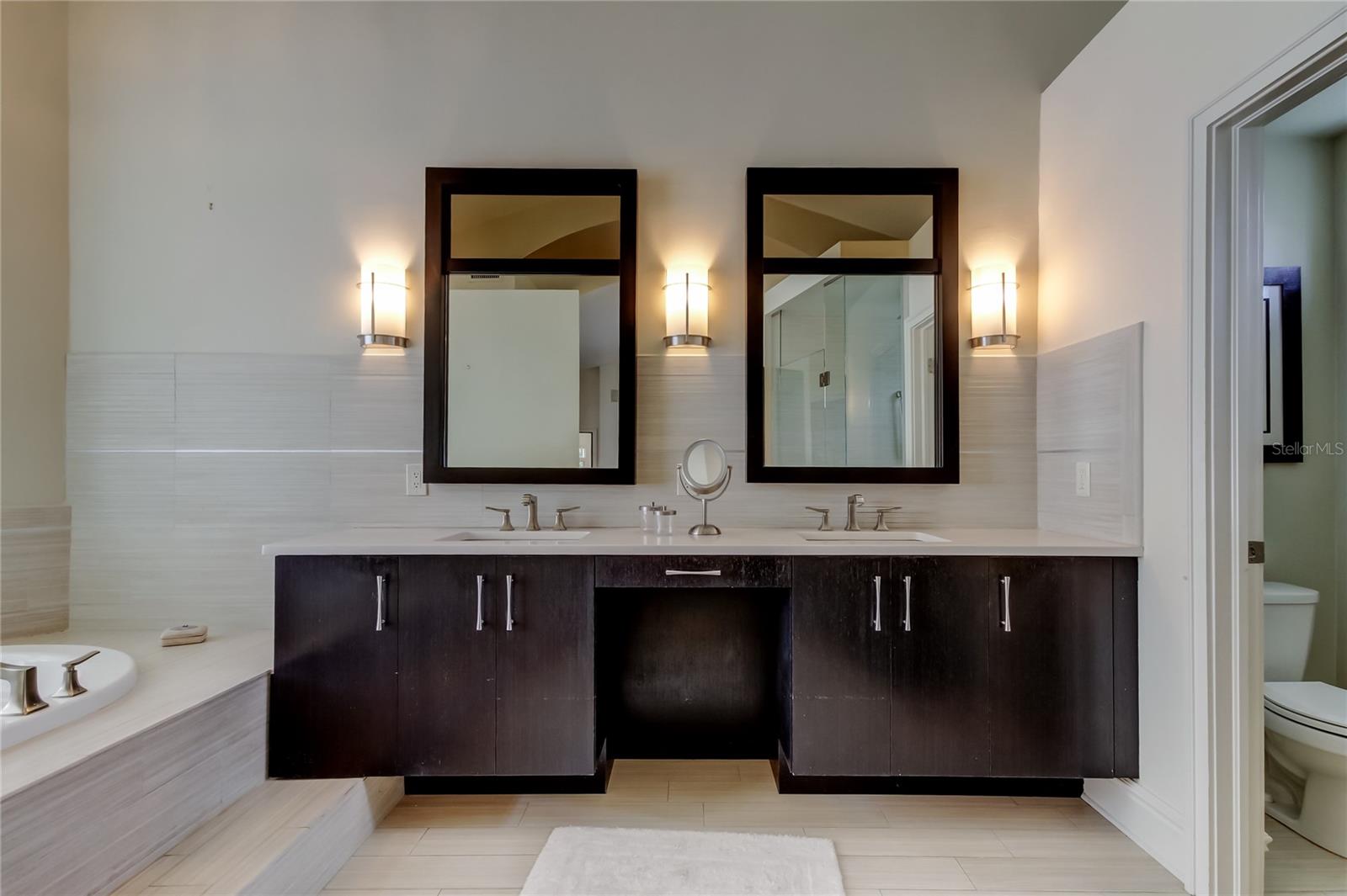 Image 33 of 82 For 905 Mooring Circle