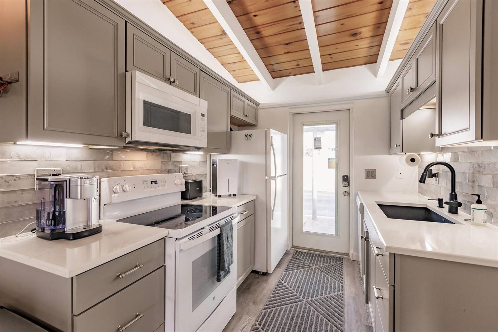 Image 6 of 15 For 6006 Midnight Pass Road 2