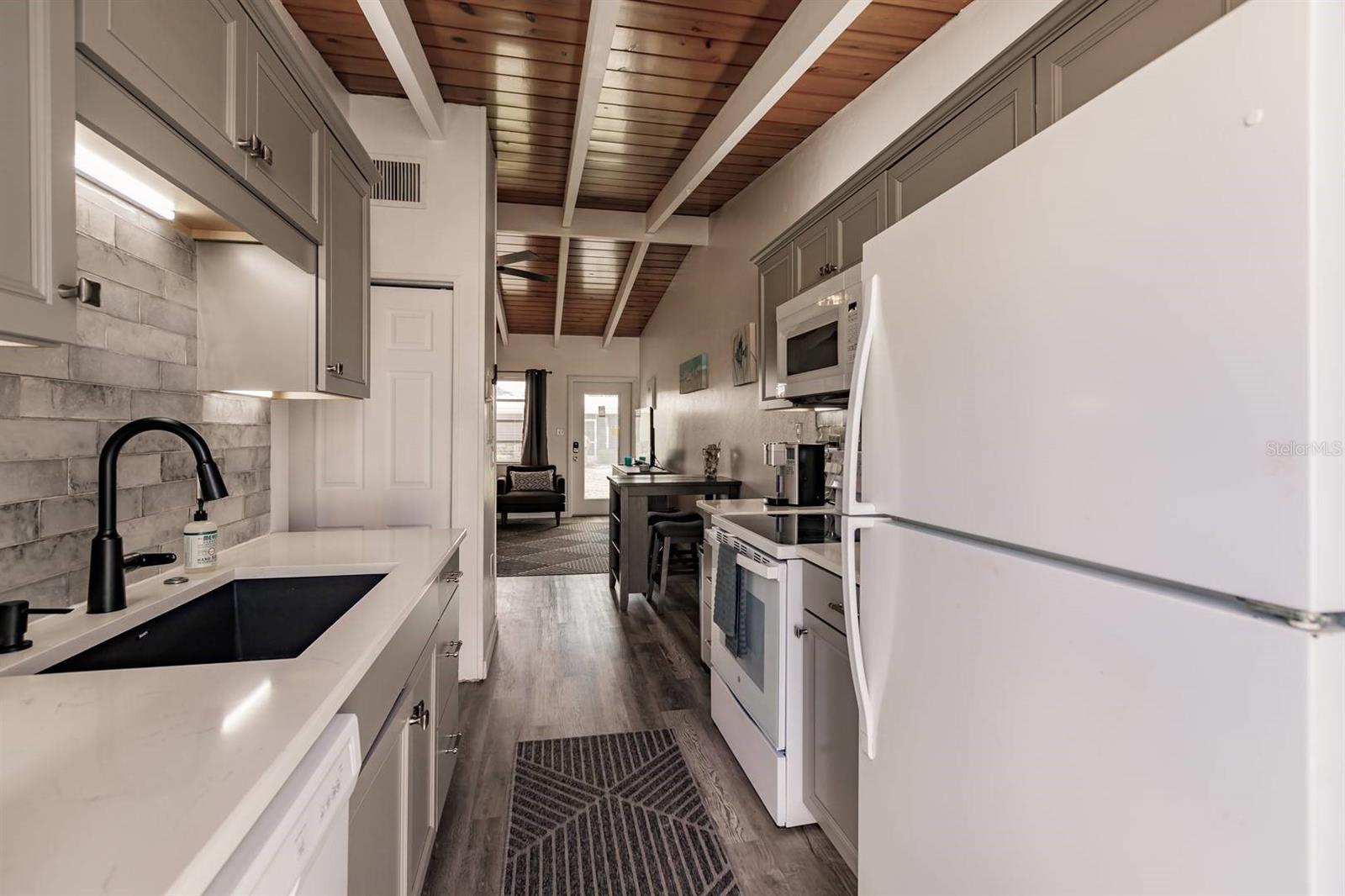 Image 7 of 15 For 6006 Midnight Pass Road 2