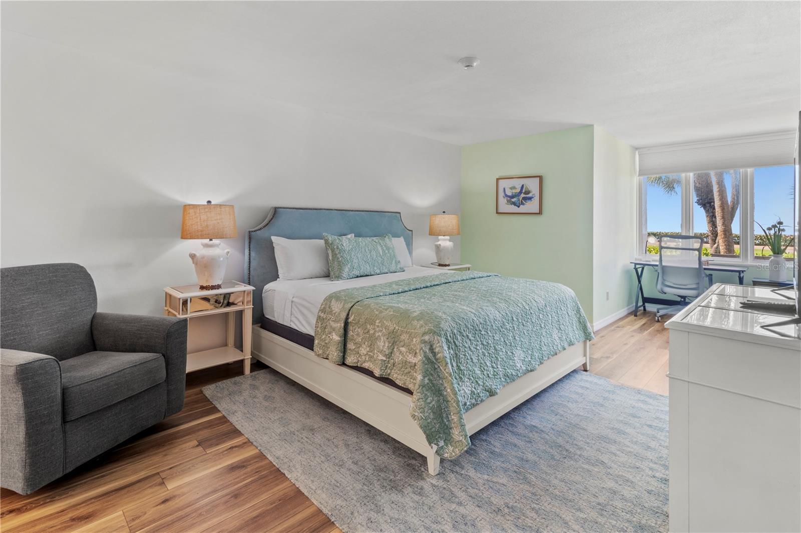 Image 18 of 67 For 723 Bayport Way 723