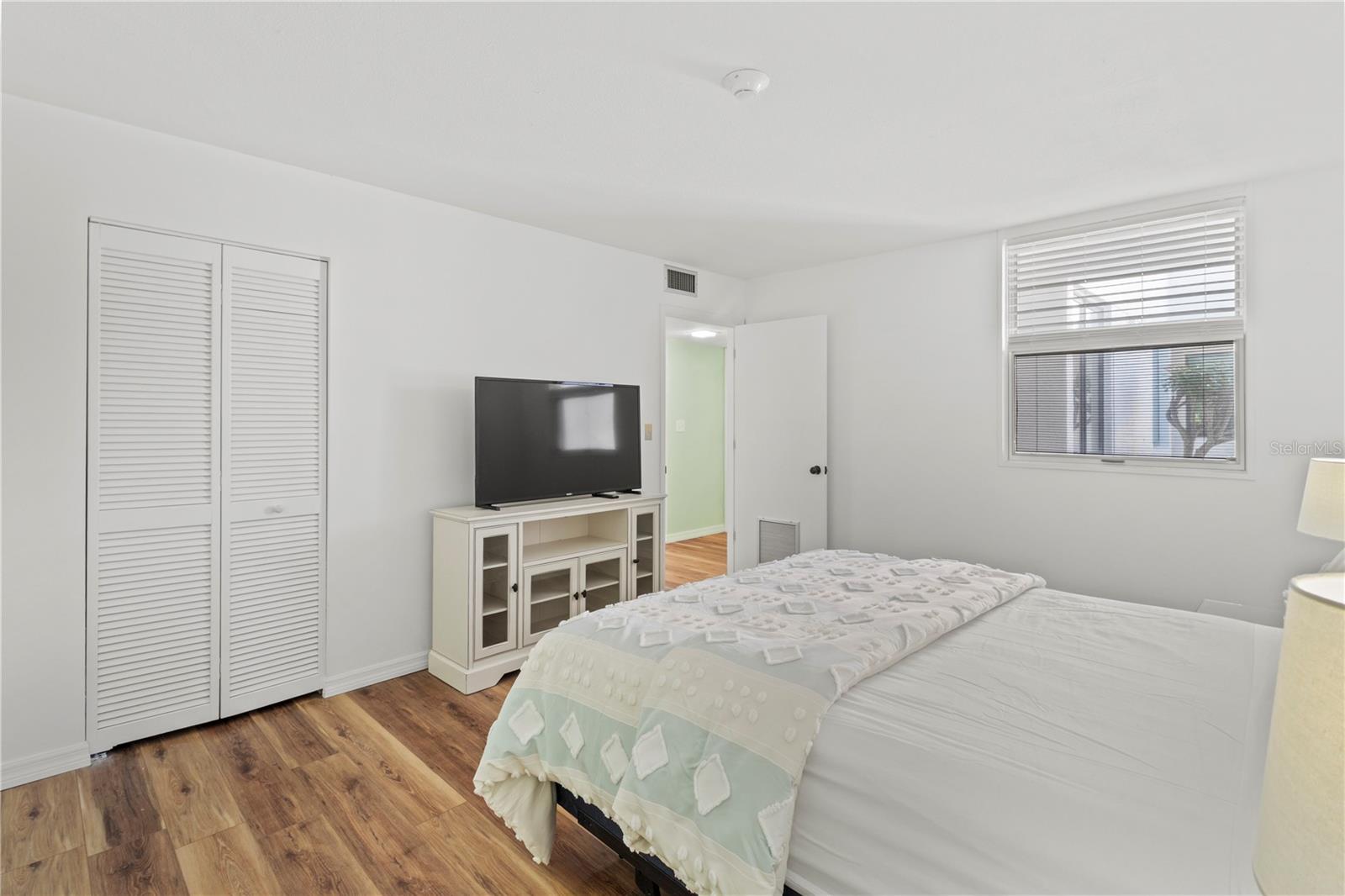 Image 26 of 67 For 723 Bayport Way 723