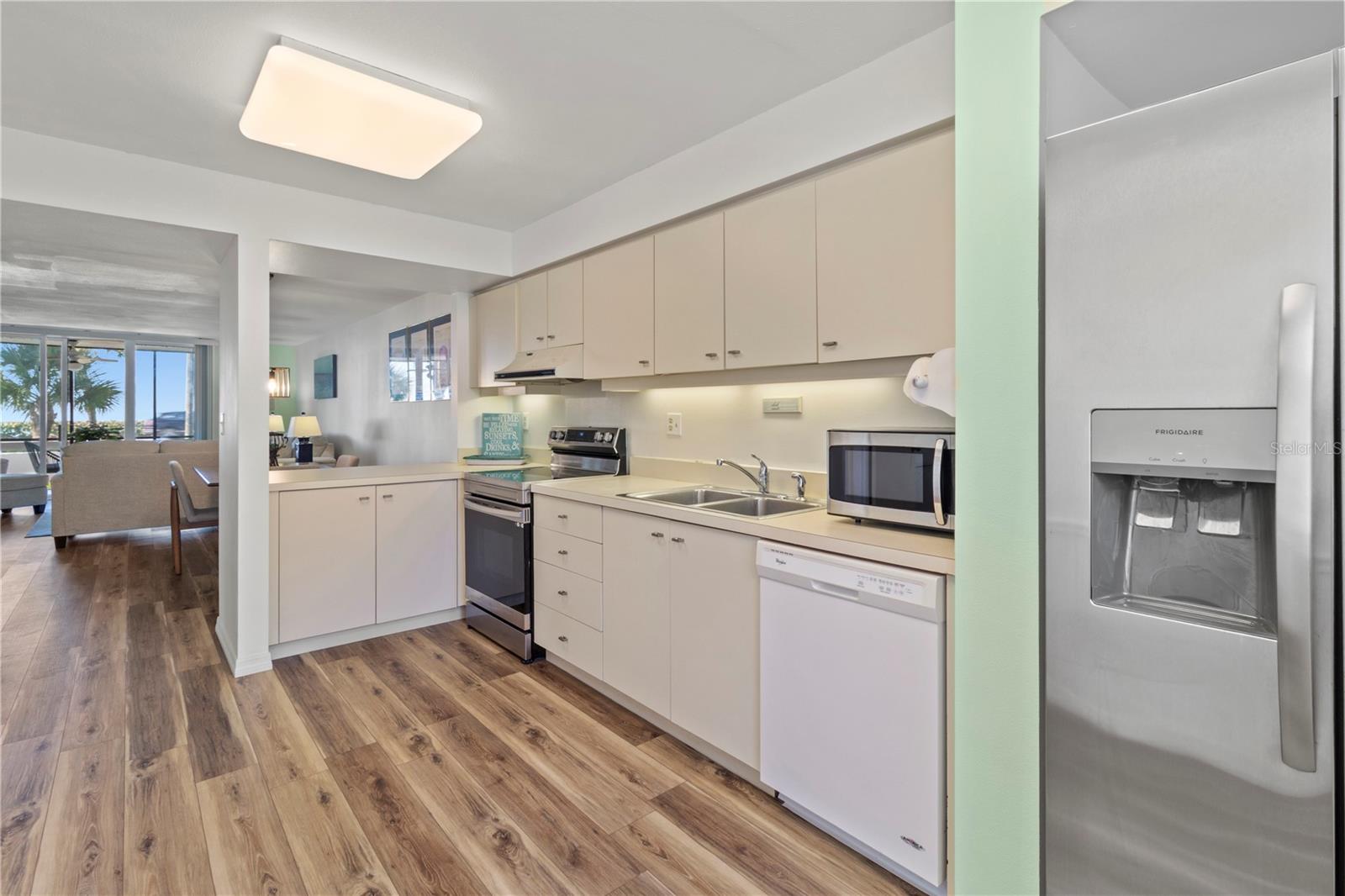 Image 8 of 67 For 723 Bayport Way 723