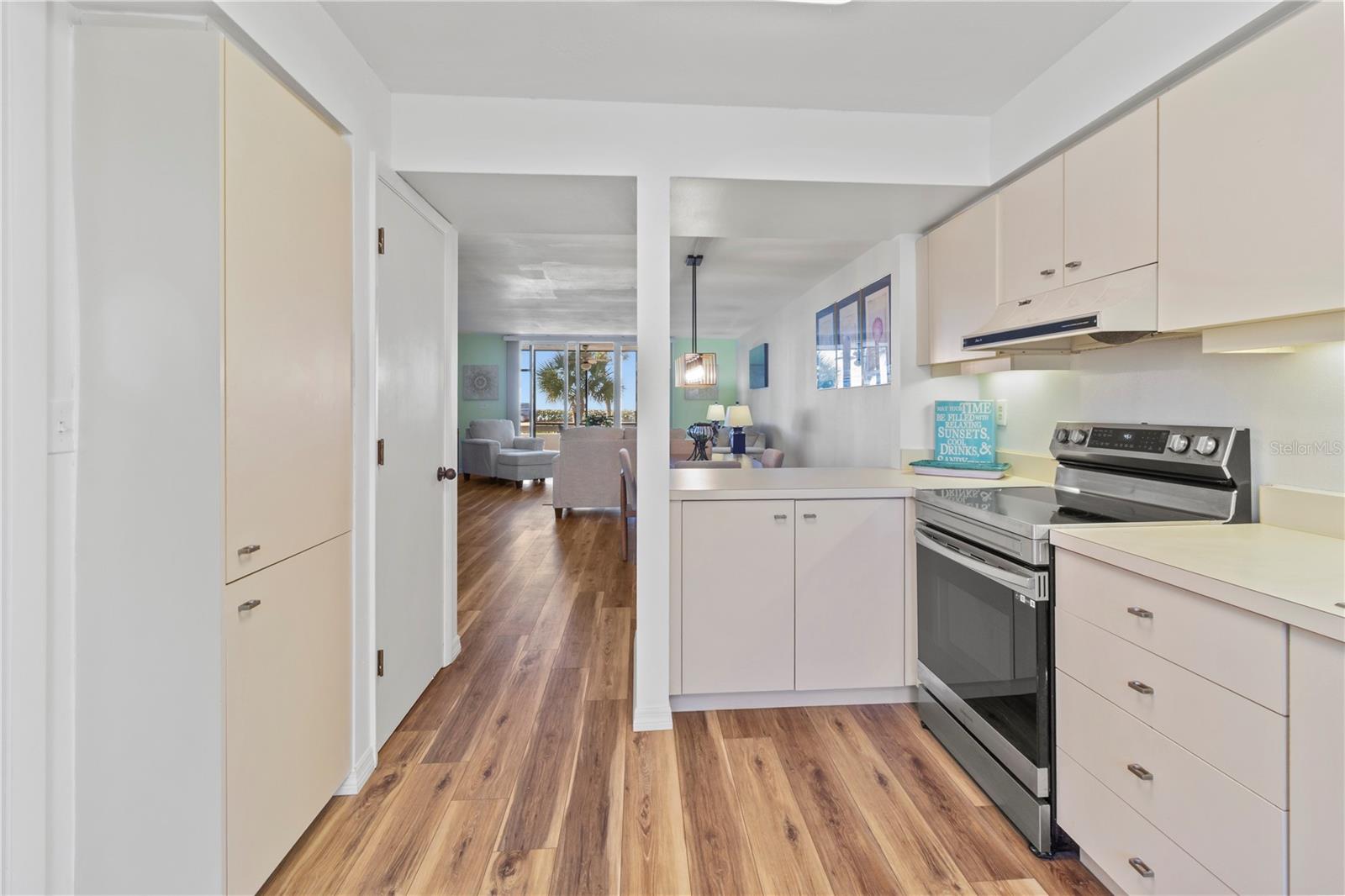 Image 9 of 67 For 723 Bayport Way 723