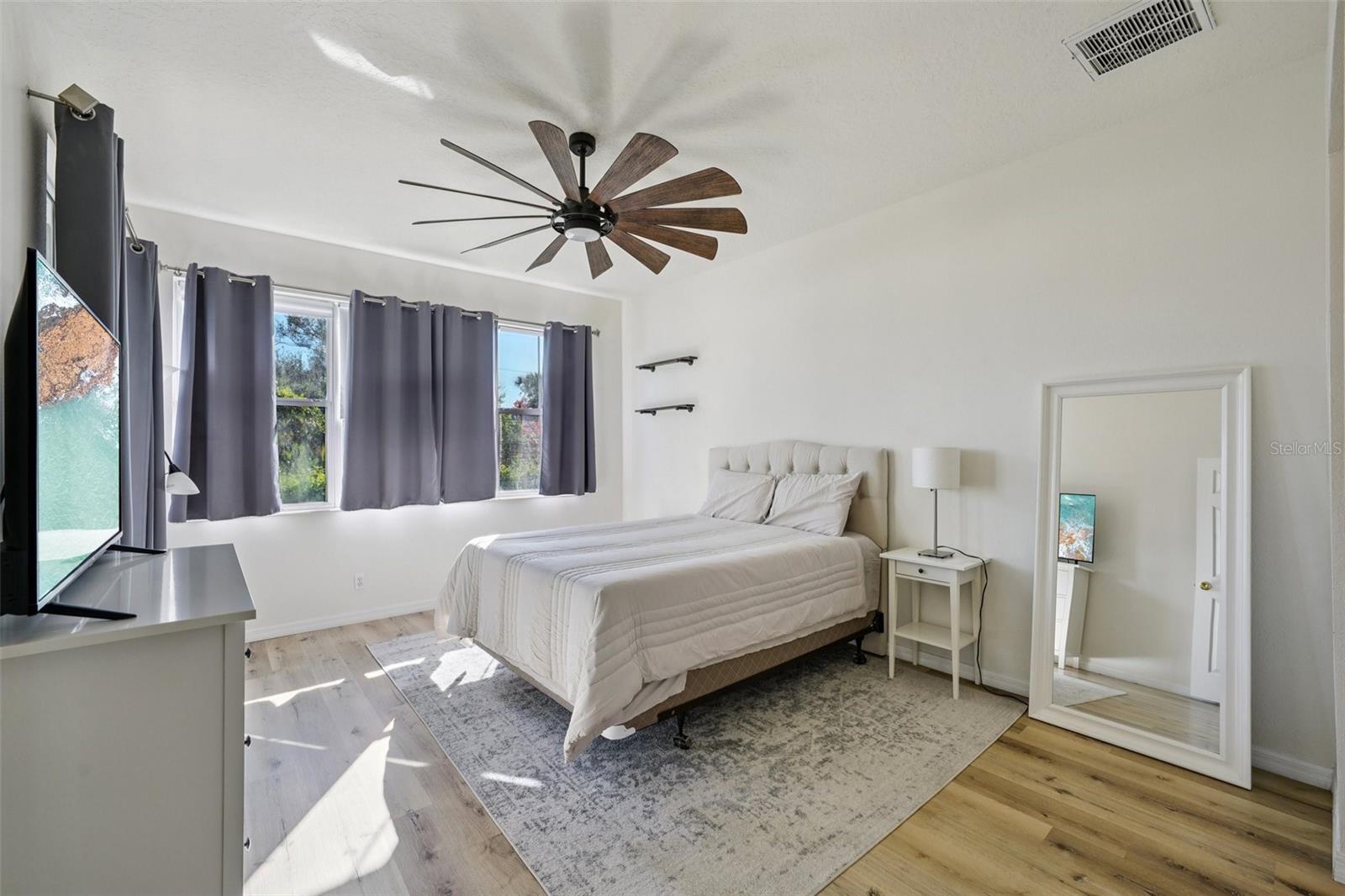 Image 23 of 49 For 6642 82nd Terrace N