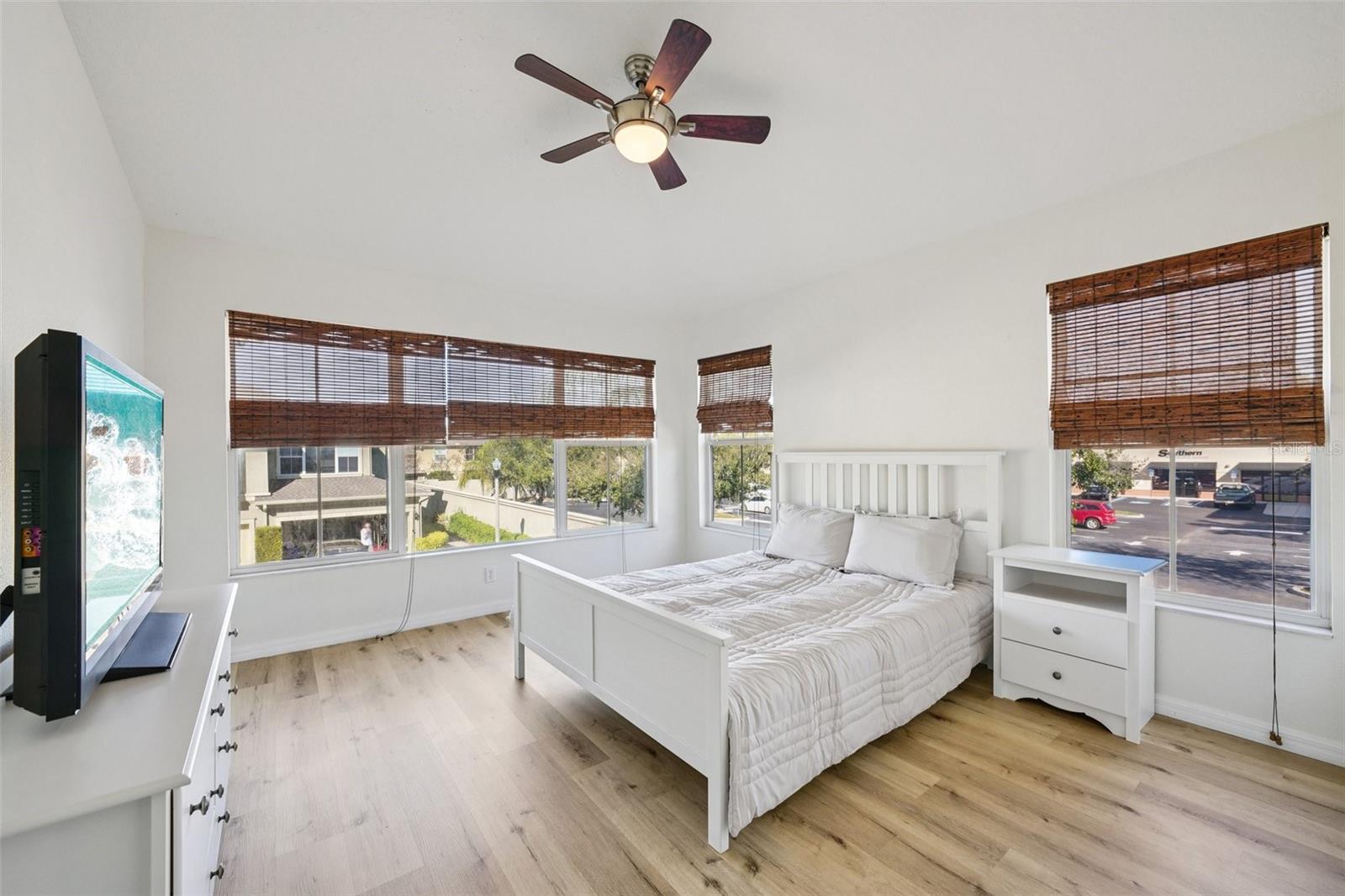 Image 34 of 49 For 6642 82nd Terrace N