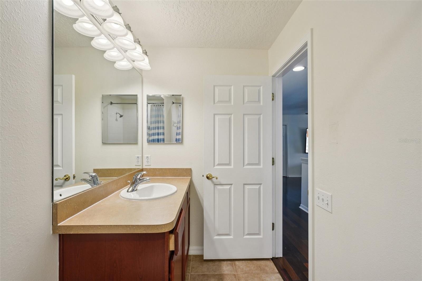 Image 38 of 49 For 6642 82nd Terrace N