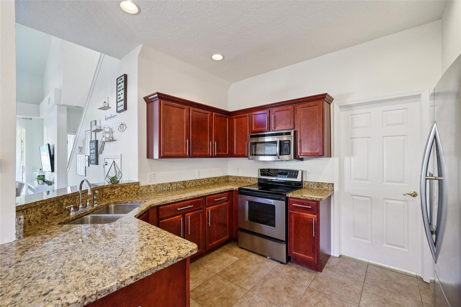 Image 9 of 49 For 6642 82nd Terrace N