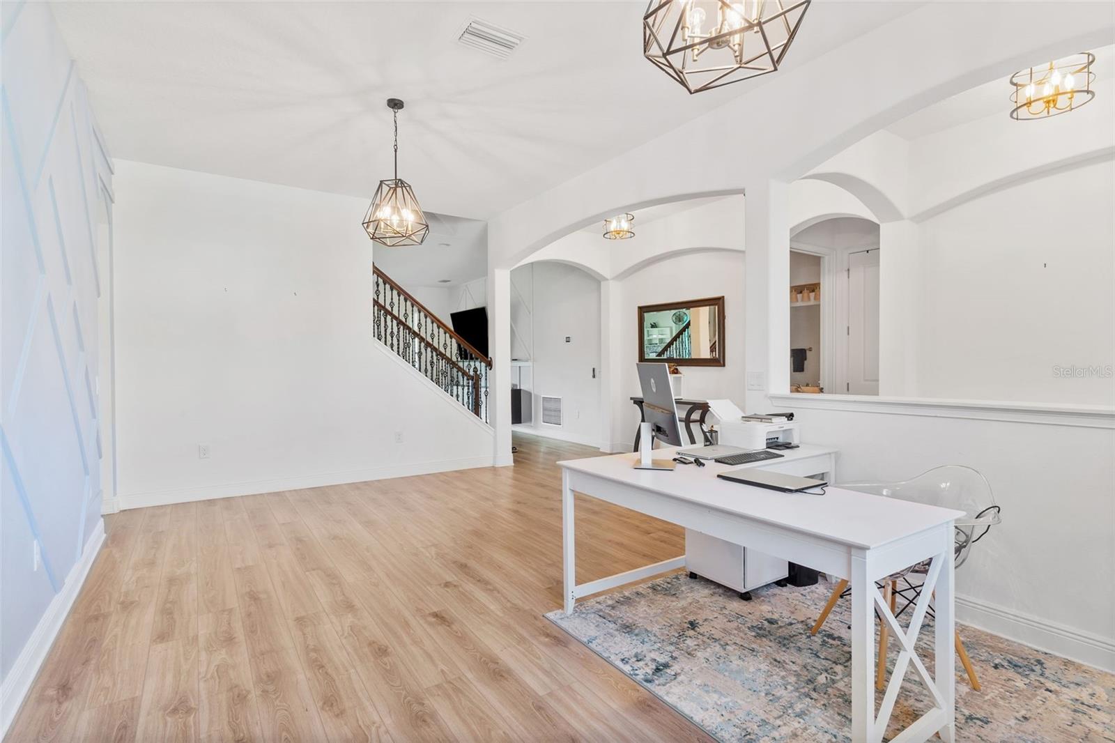 Image 8 of 41 For 913 Buckhurst Drive