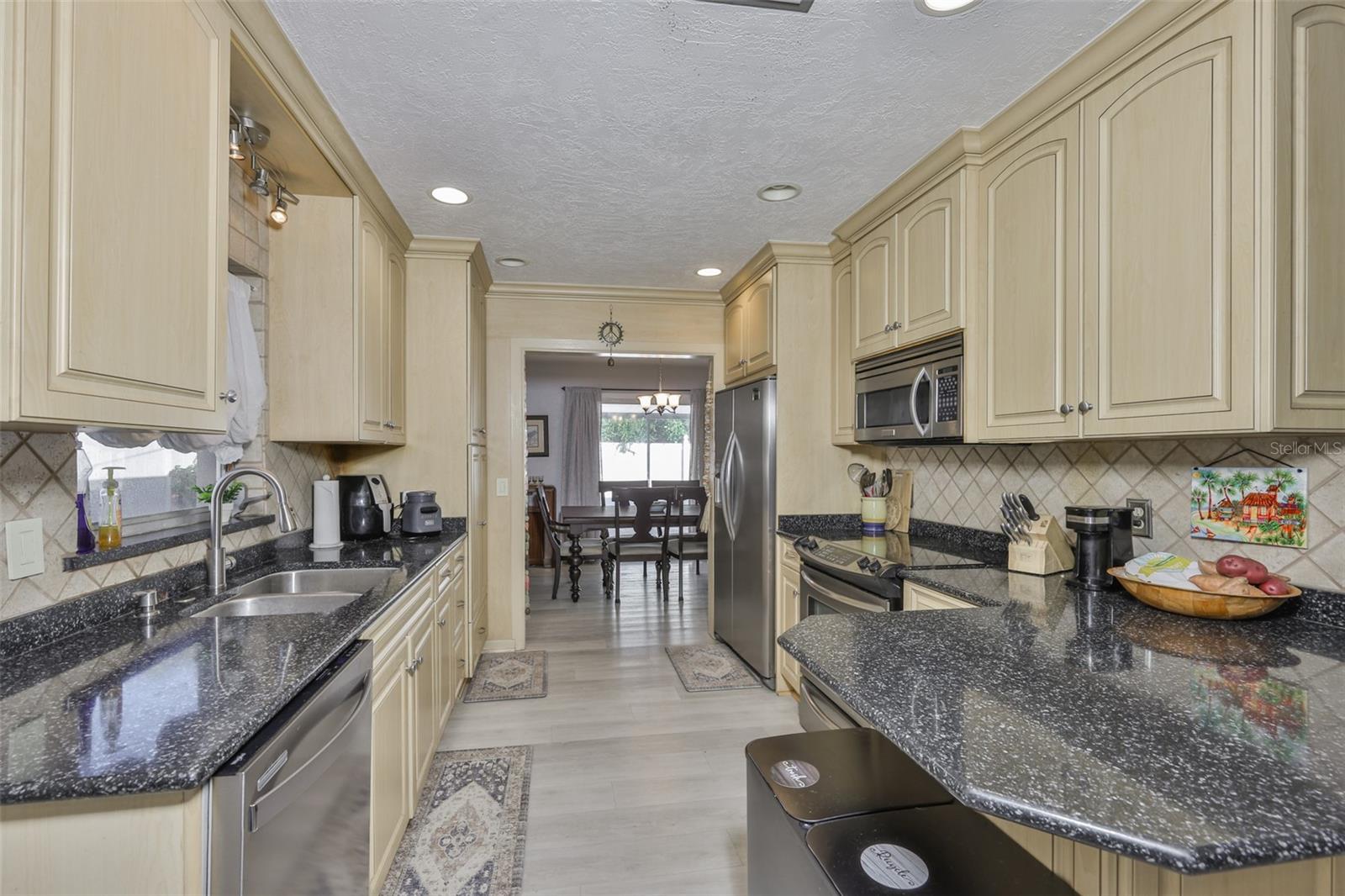 Image 12 of 36 For 13931 Dominica Drive