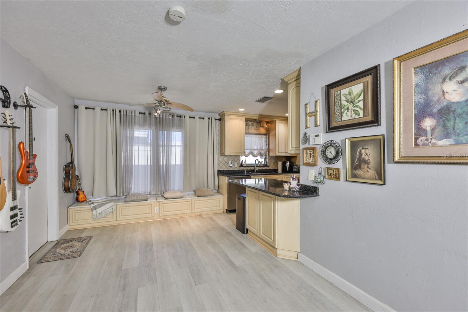 Image 15 of 36 For 13931 Dominica Drive