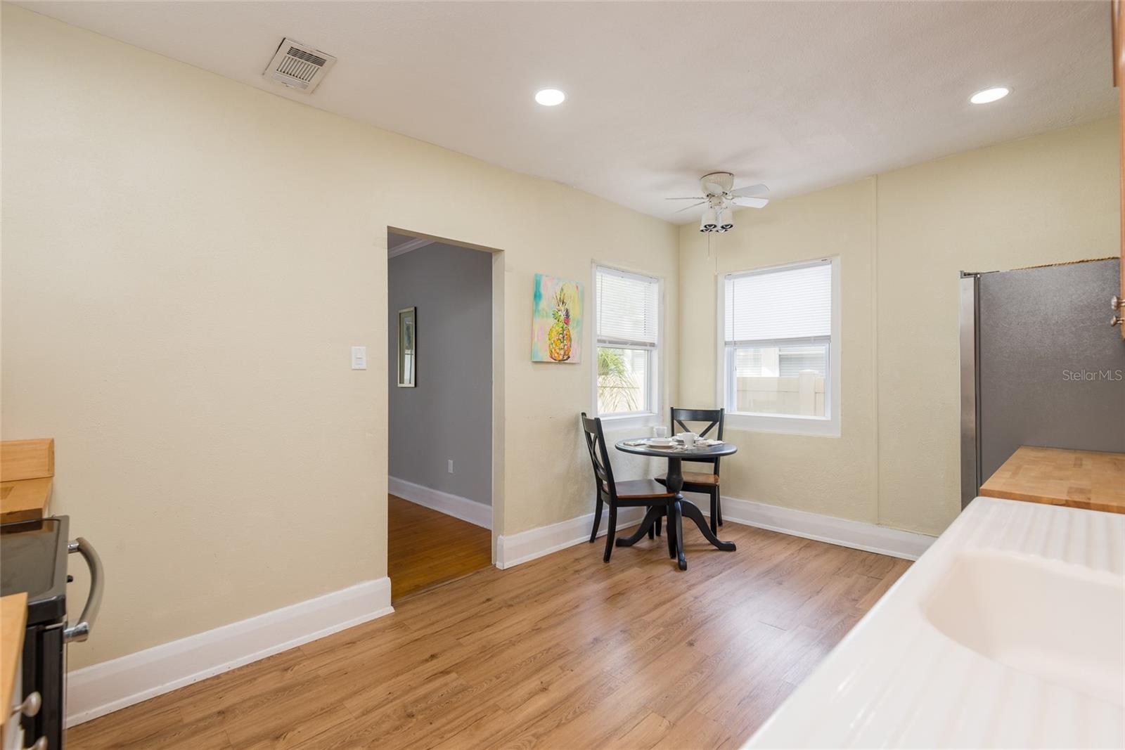 Image 15 of 41 For 3611 Bay To Bay Boulevard