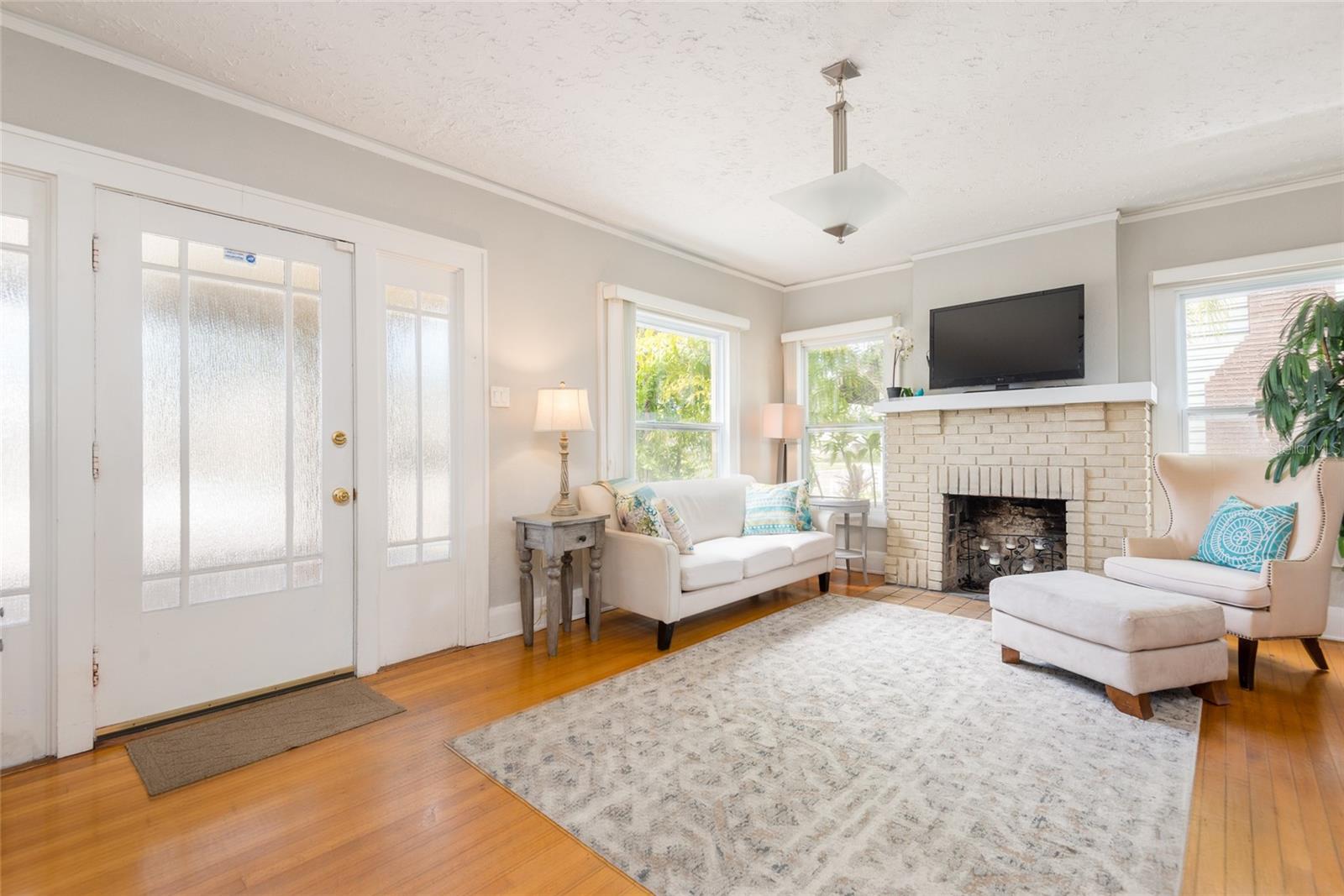 Image 6 of 41 For 3611 Bay To Bay Boulevard