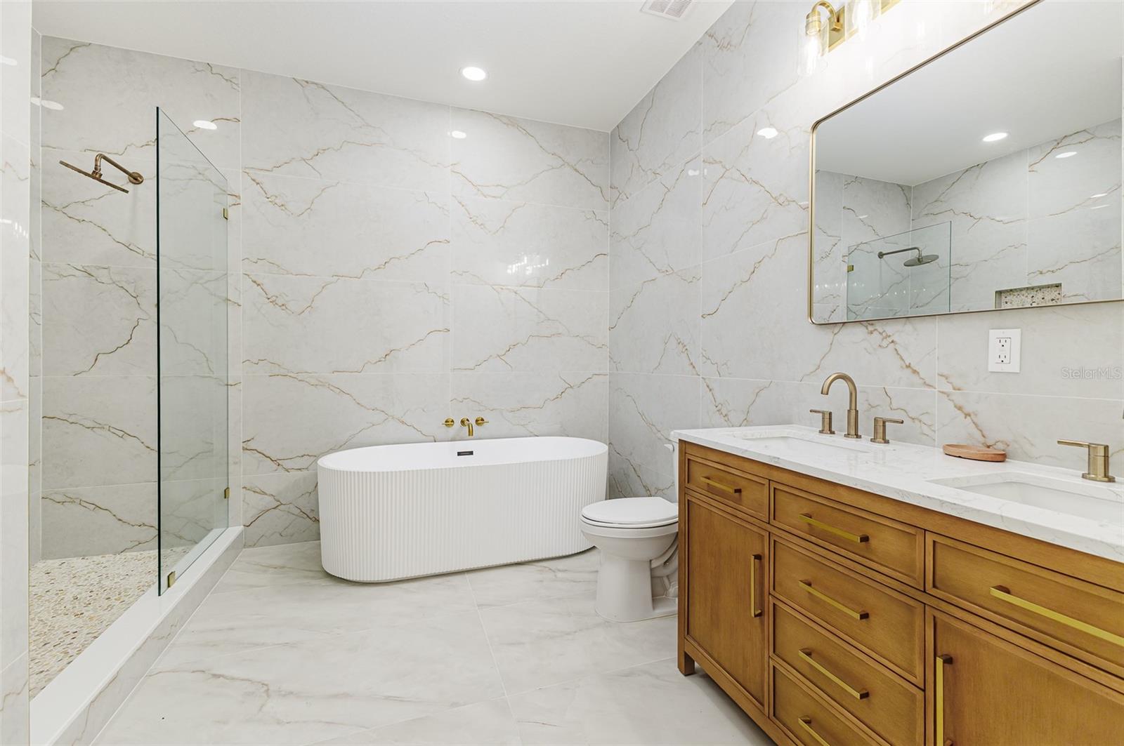 Listing photo id 13 for 7901 Greenwood Avenue