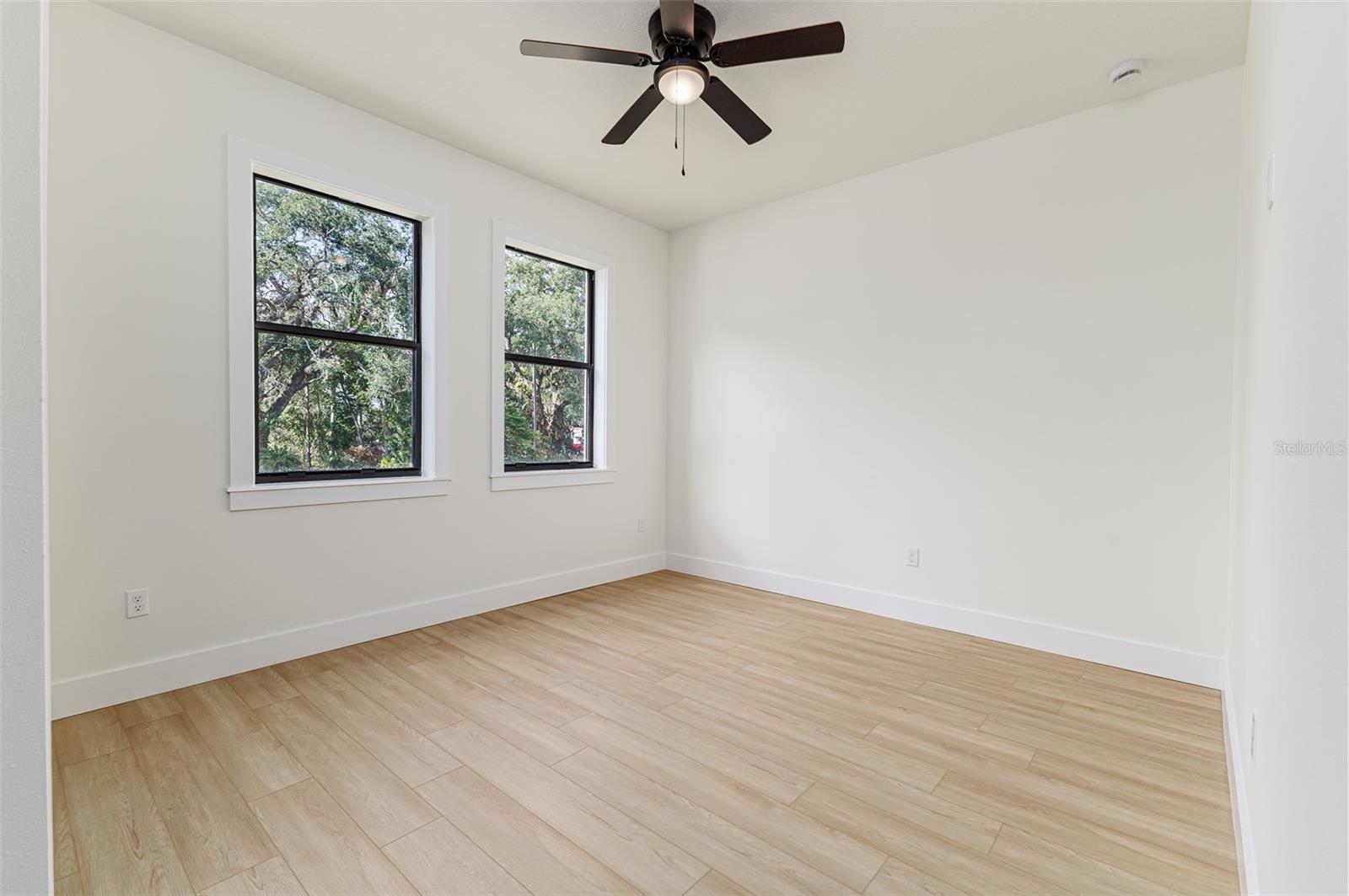 Listing photo id 15 for 7901 Greenwood Avenue