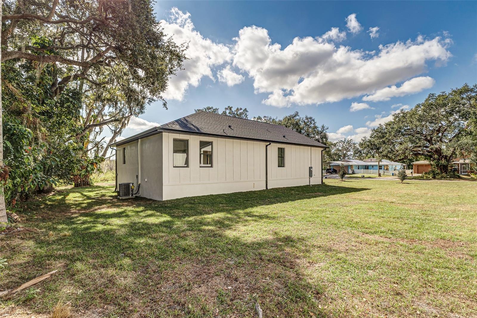 Listing photo id 22 for 7901 Greenwood Avenue