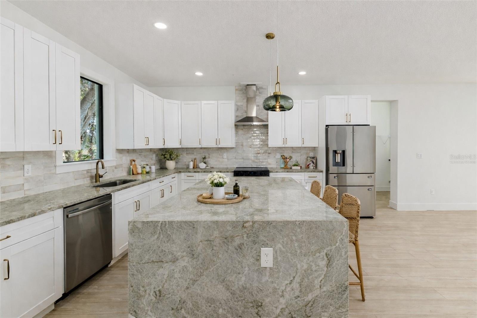 Listing photo id 25 for 7901 Greenwood Avenue