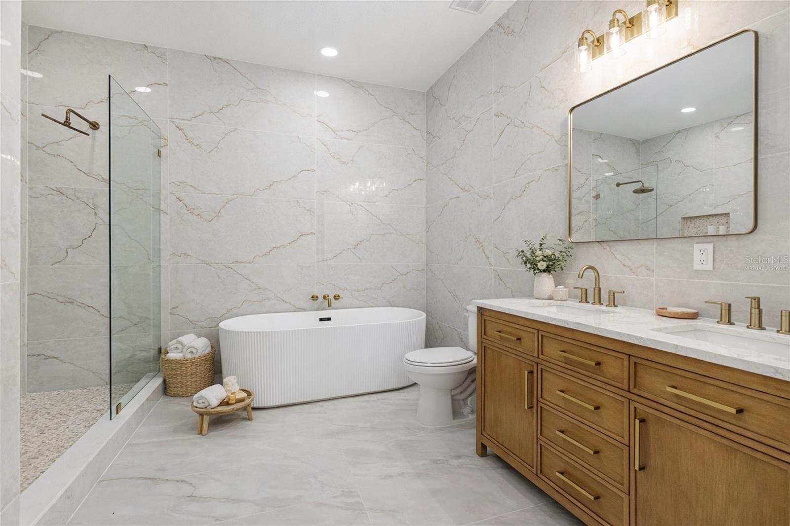 Listing photo id 27 for 7901 Greenwood Avenue