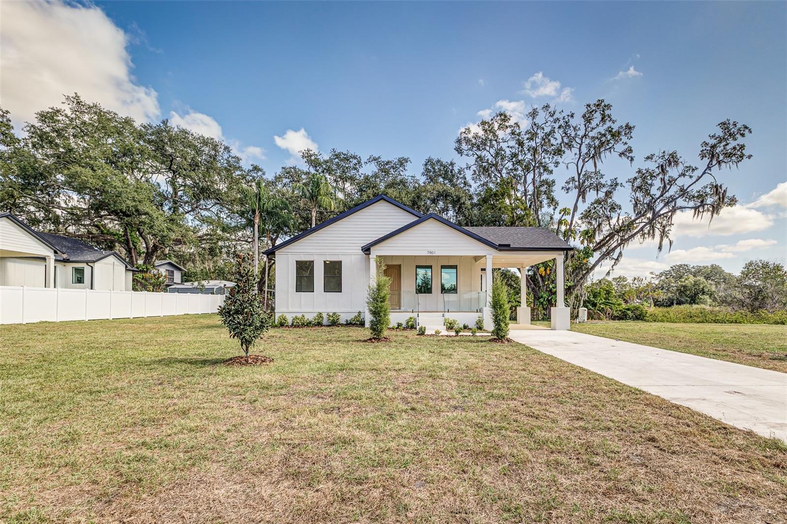 Listing photo id 2 for 7901 Greenwood Avenue