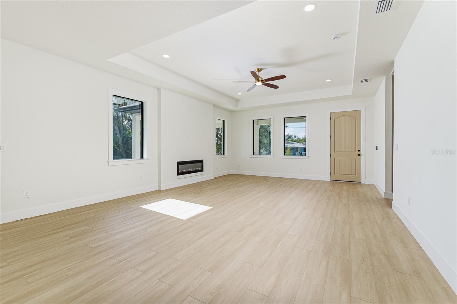 Listing photo id 5 for 7901 Greenwood Avenue