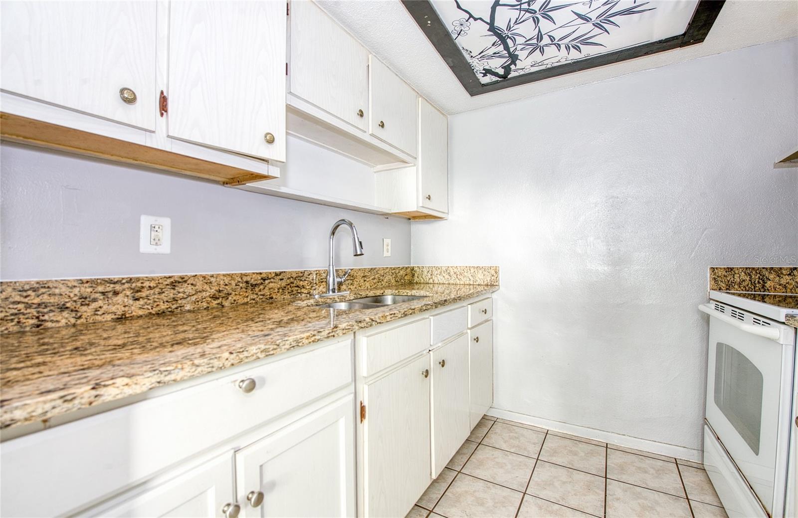 Listing photo id 11 for 304 Corona Avenue