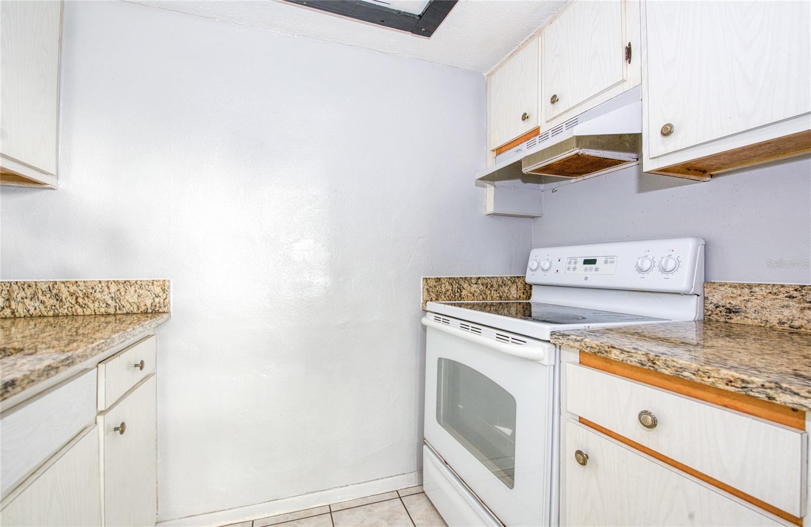 Listing photo id 12 for 304 Corona Avenue