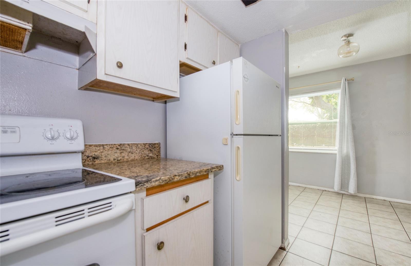 Listing photo id 13 for 304 Corona Avenue