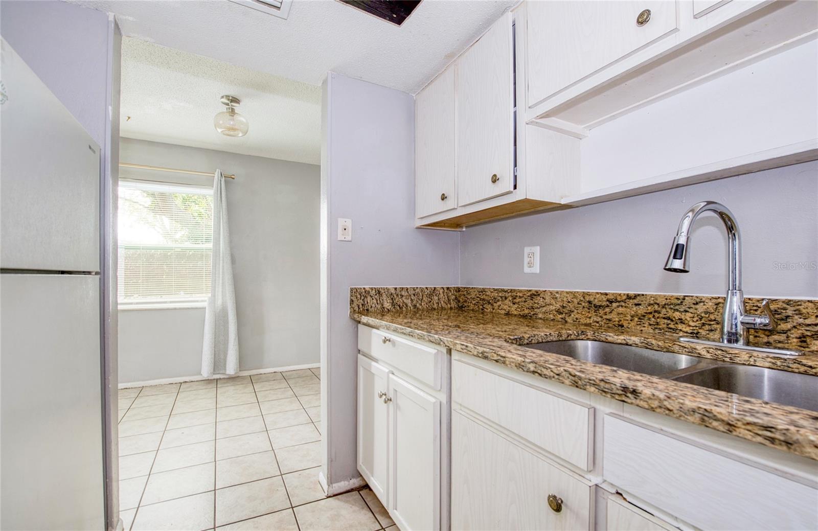 Listing photo id 14 for 304 Corona Avenue