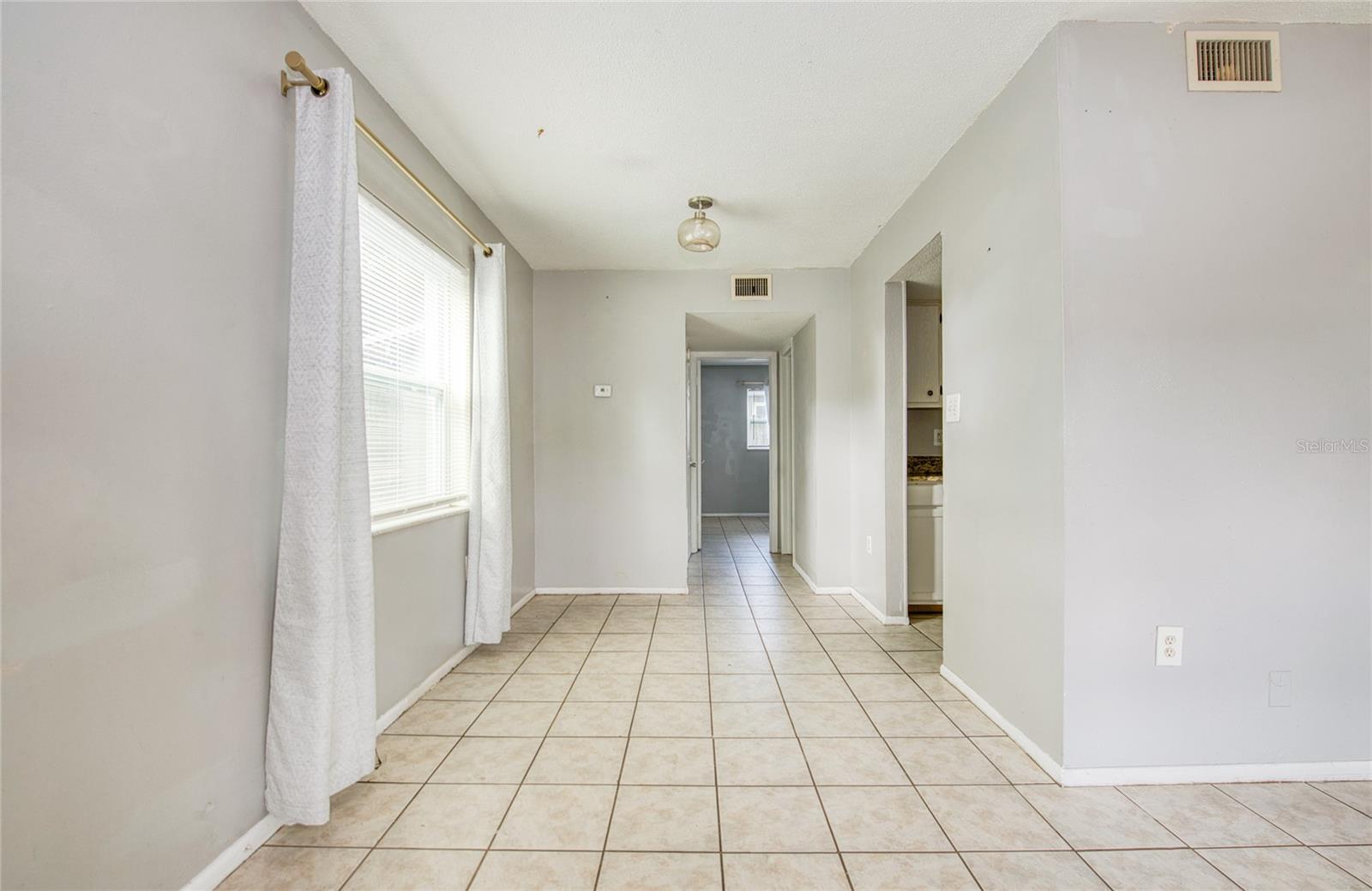 Listing photo id 16 for 304 Corona Avenue