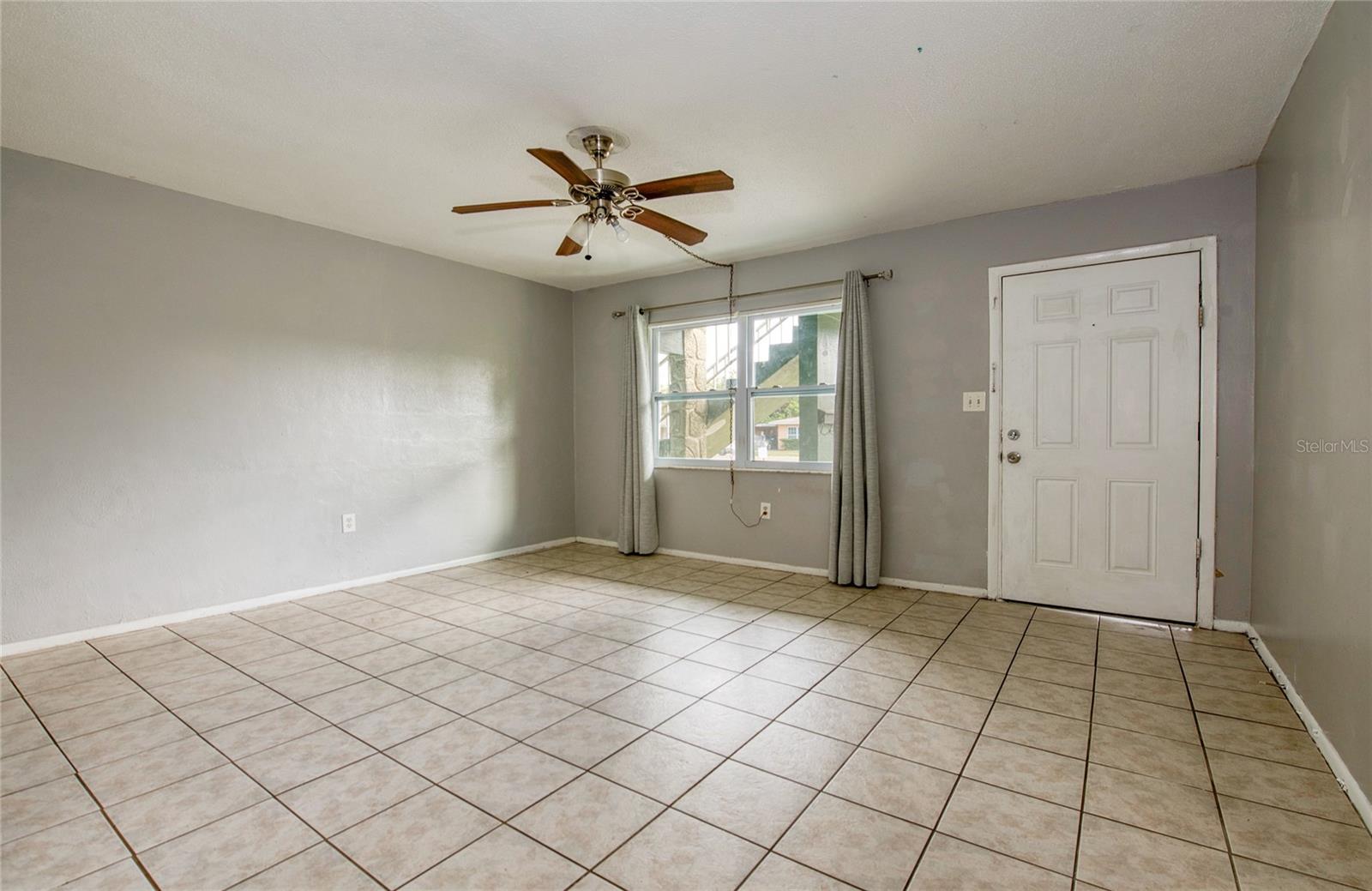 Listing photo id 19 for 304 Corona Avenue