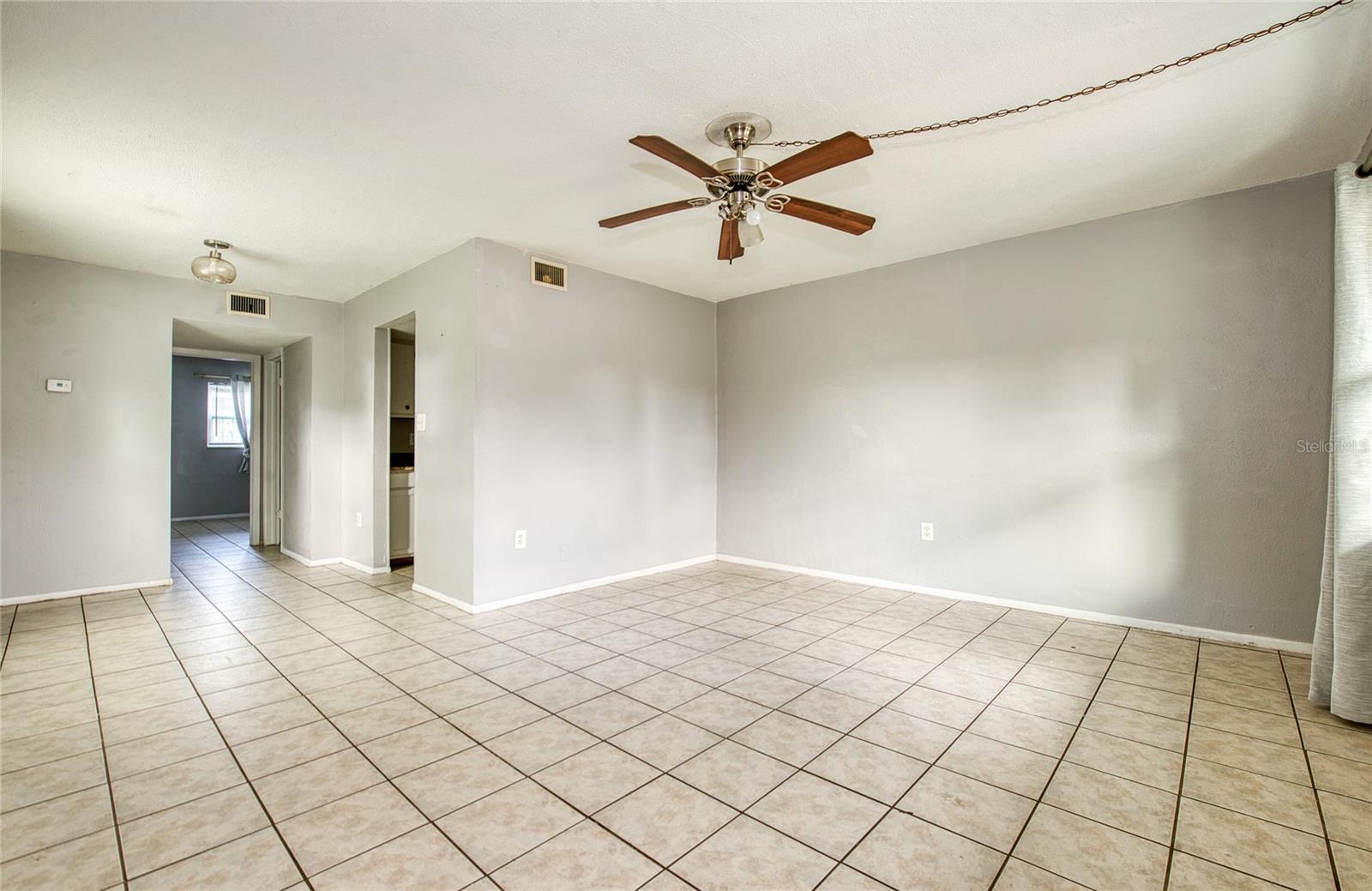 Listing photo id 20 for 304 Corona Avenue