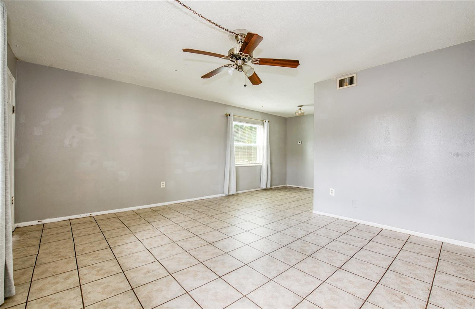 Listing photo id 21 for 304 Corona Avenue