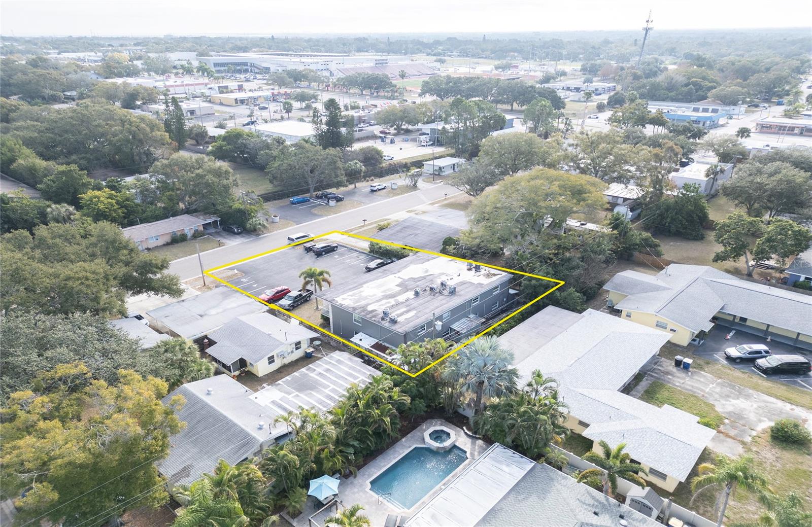 Listing photo id 31 for 304 Corona Avenue