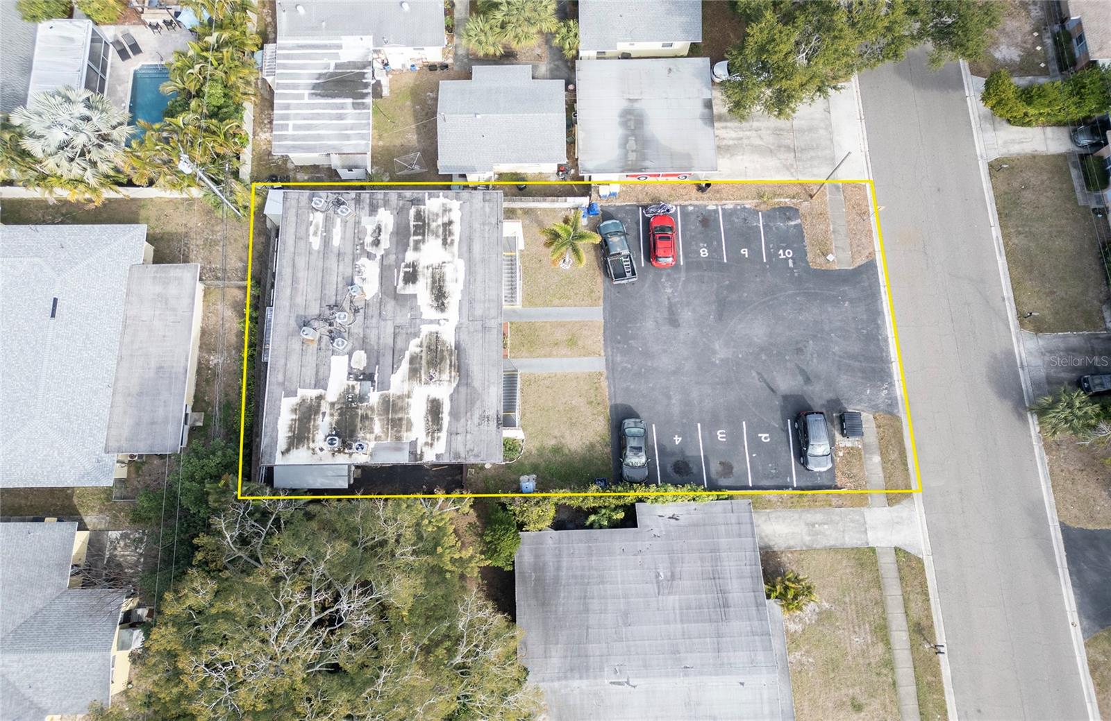 Listing photo id 32 for 304 Corona Avenue