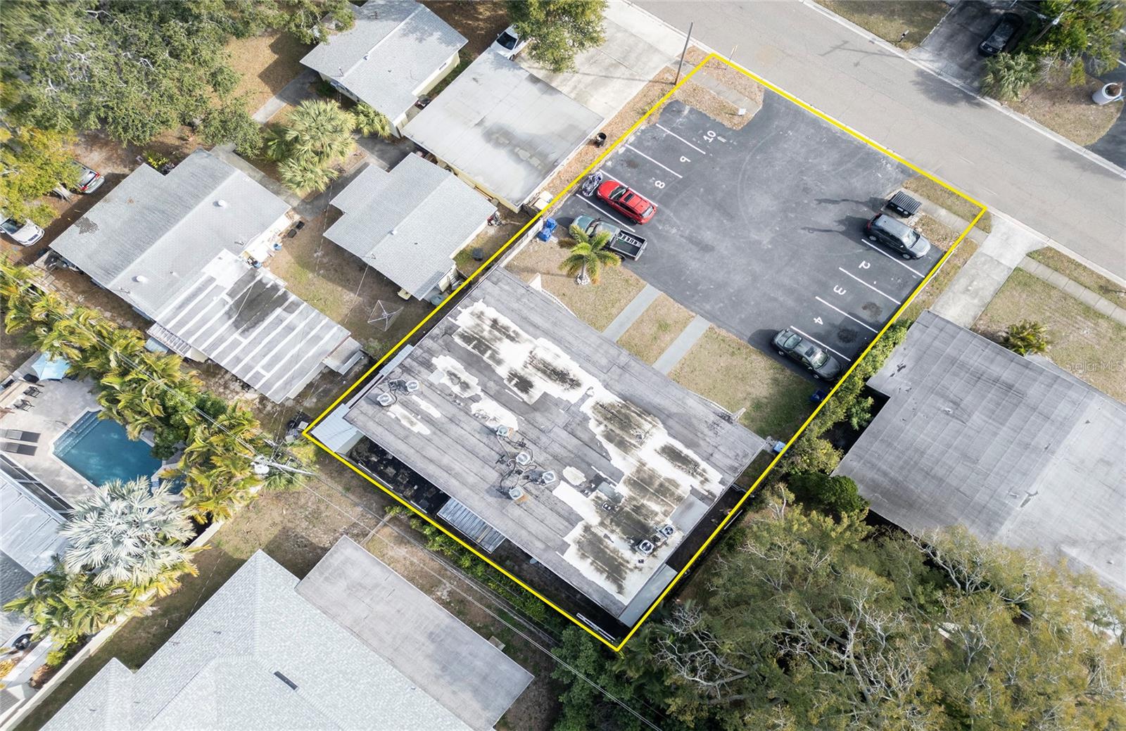 Listing photo id 33 for 304 Corona Avenue