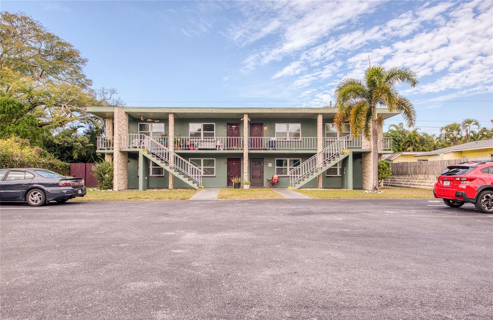 Listing photo id 2 for 304 Corona Avenue