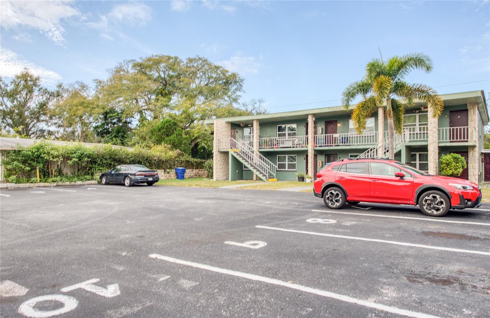 Listing photo id 3 for 304 Corona Avenue