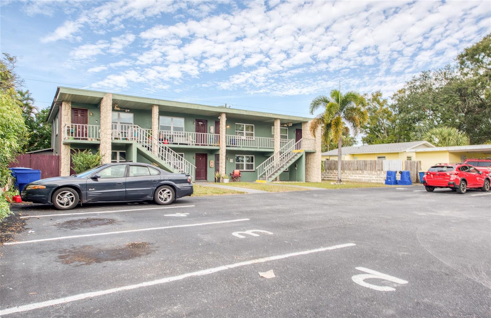 Listing photo id 4 for 304 Corona Avenue