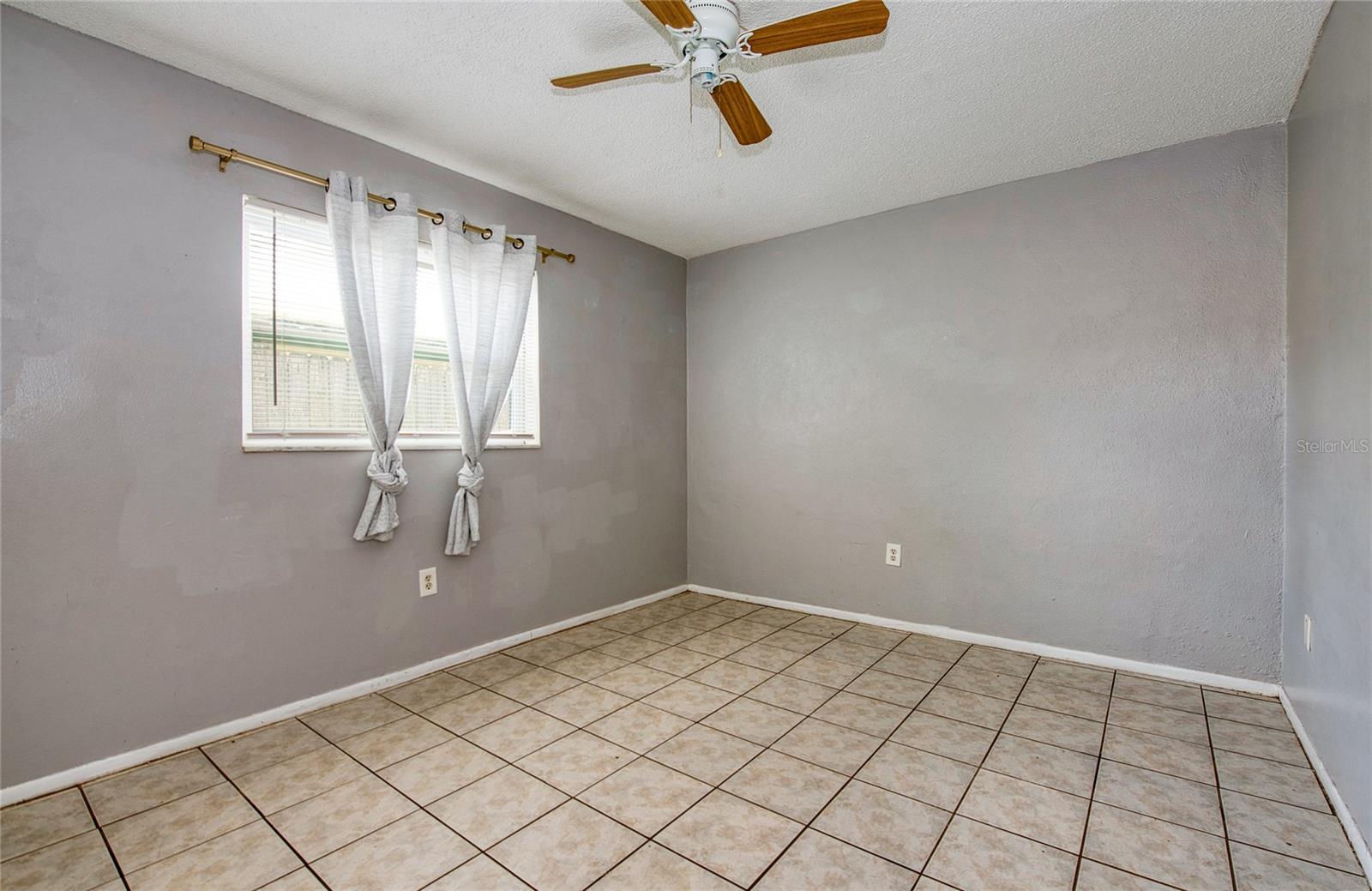 Listing photo id 6 for 304 Corona Avenue