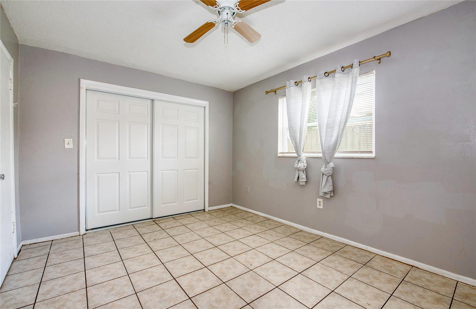 Listing photo id 7 for 304 Corona Avenue