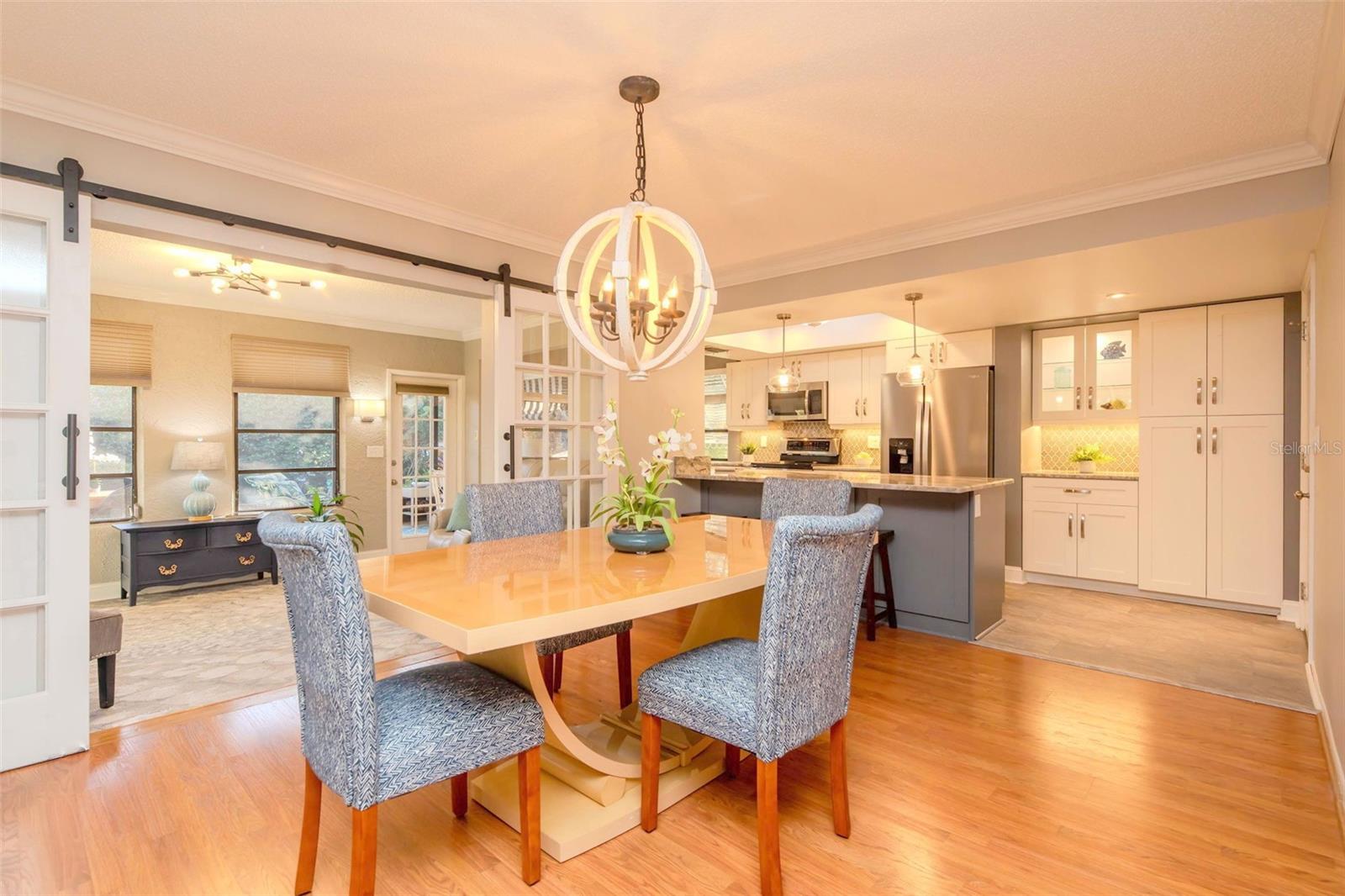 Listing photo id 8 for 3408 Stirling Road