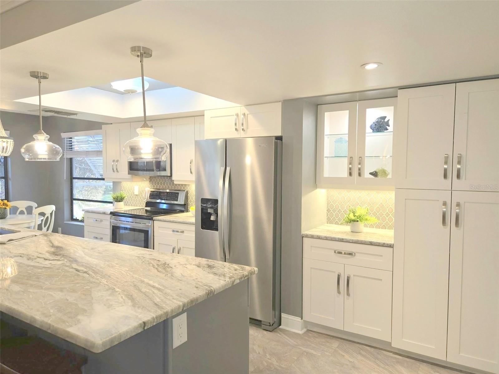 Listing photo id 9 for 3408 Stirling Road