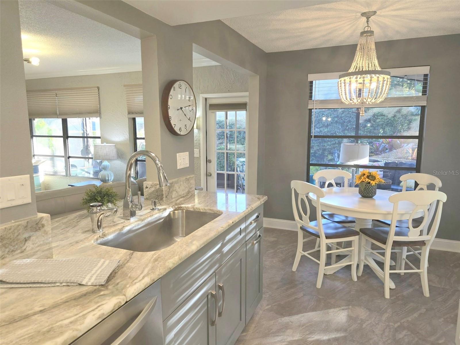 Listing photo id 11 for 3408 Stirling Road